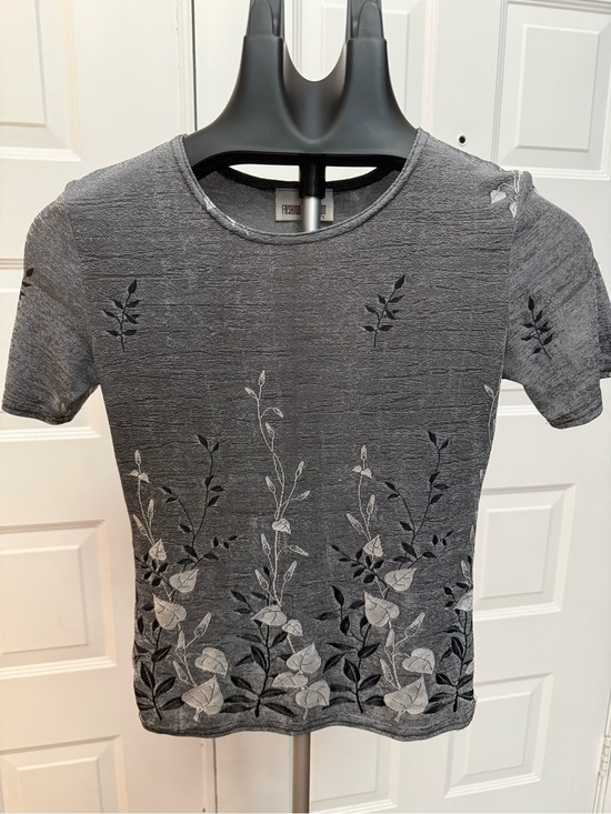 fashion 2 fashion Tops - Grey Floral Short-Sleeve Blouse